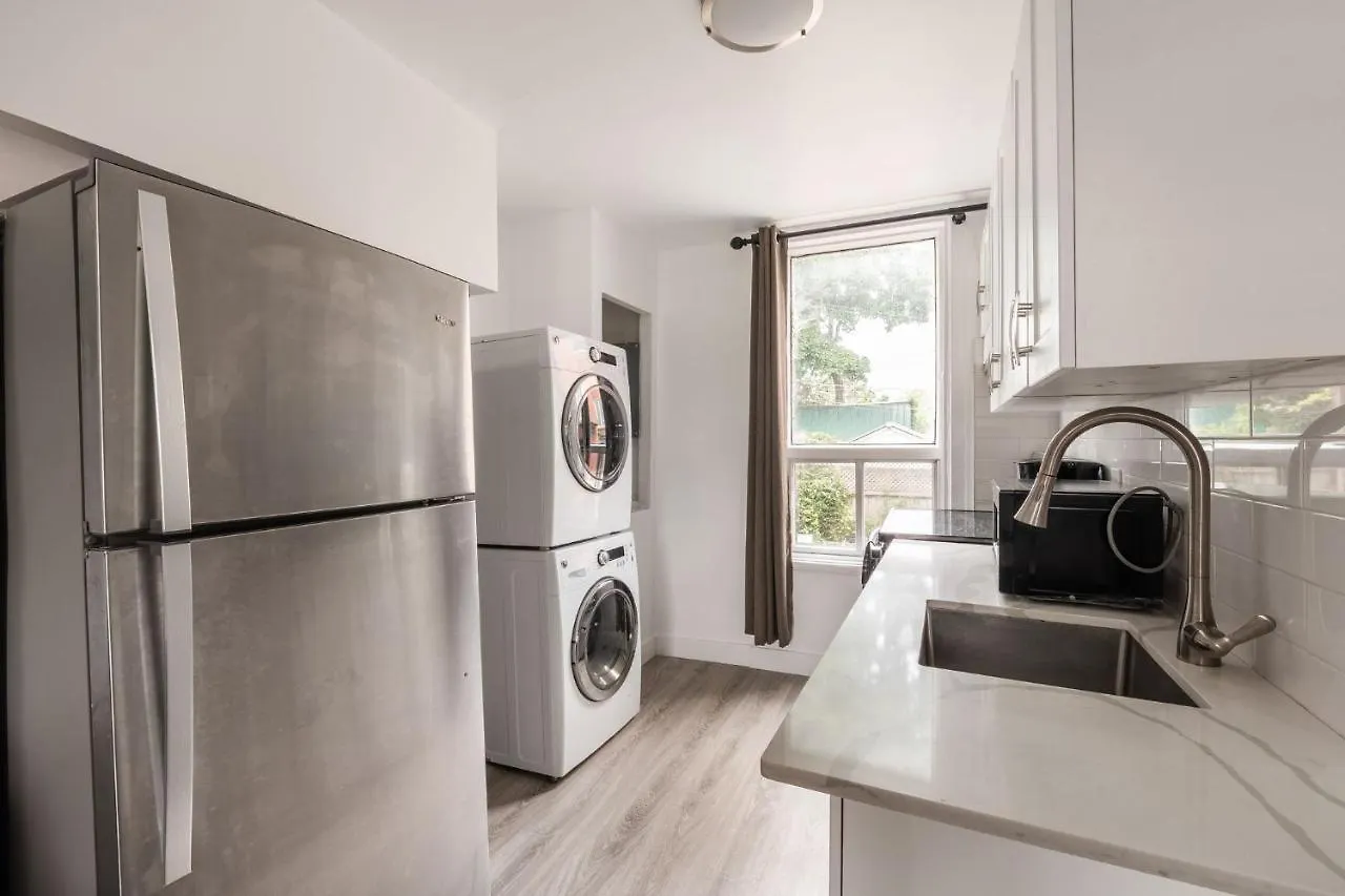 2 Bedroom Apartment - 1005 Montreal Canada