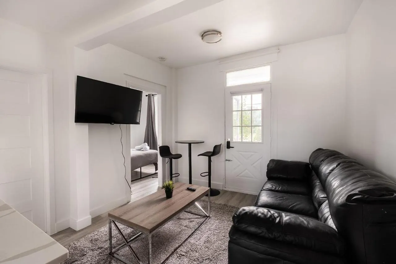 2 Bedroom Apartment - 1005 Montreal Canada
