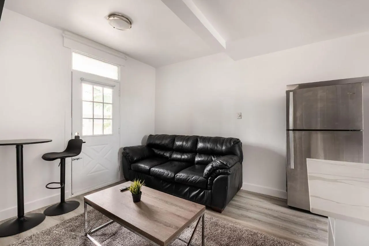 2 Bedroom Apartment - 1005 몬트리올