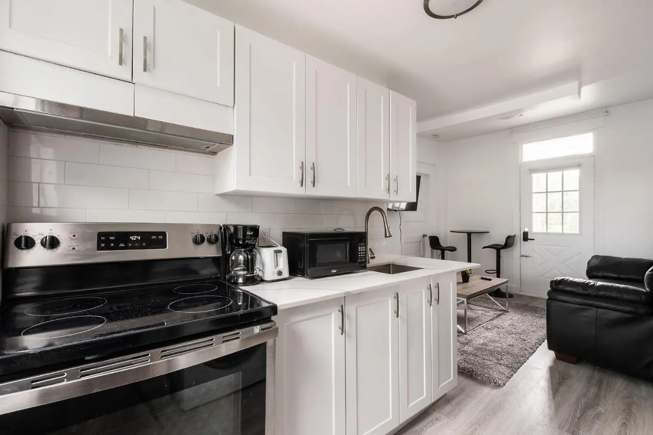 2 Bedroom Apartment - 1005 몬트리올